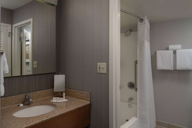 Bathroom 5, Sonesta Select Chattanooga Hamilton Place, Hamilton