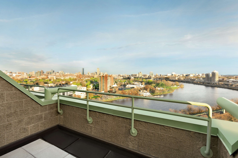 Exterior & Views 14