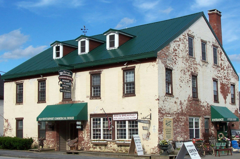 Exterior & Views