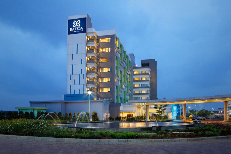 Exterior & Views 11