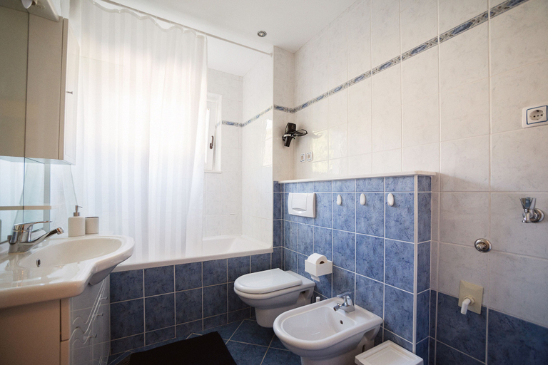Bathroom 2, Garden apartment, Ljubljana