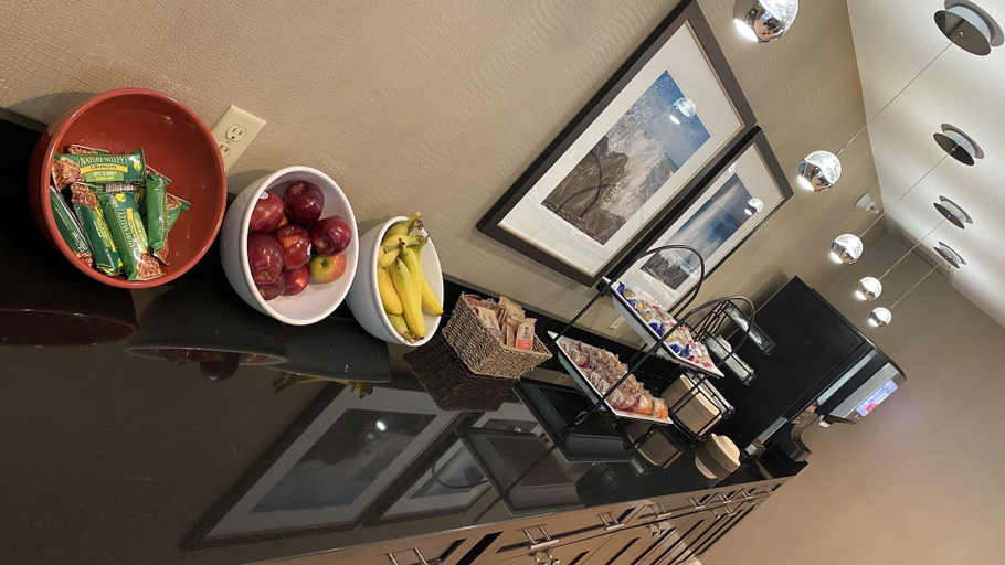 Food & Drinks 5, Port Inn & Suites Kennebunk, an Ascend Collection Hotel, York