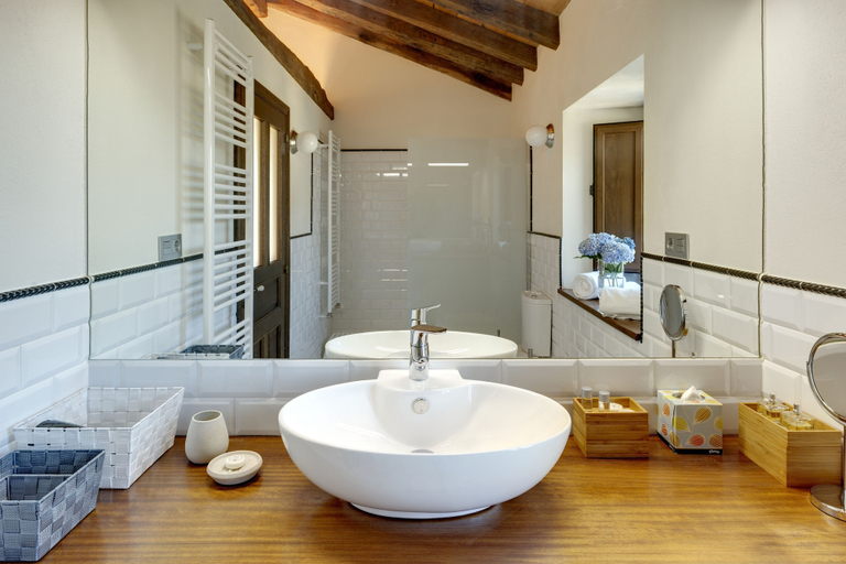 Bathroom 3, Casa Remedios, Asturias
