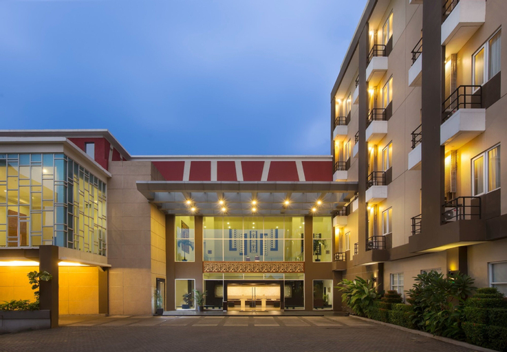 Exterior & Views 18