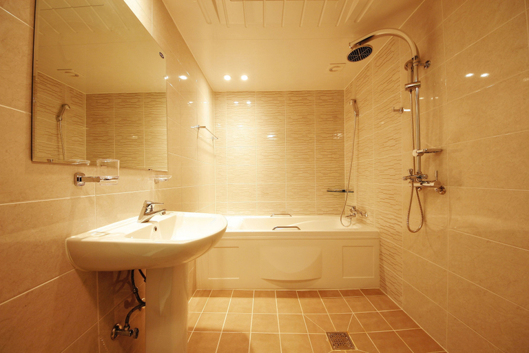 Bathroom 4, Venezia Tourist Hotel, Suncheon