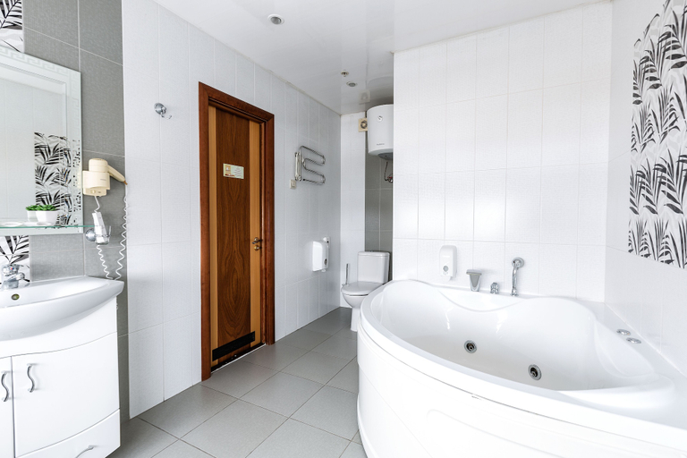 Bathroom 4, Amaks Congress Hotel, Aksayskiy rayon