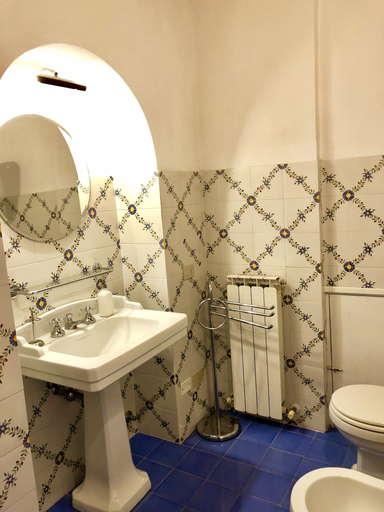 Bathroom 4, Tenuta di Corsano, Siena