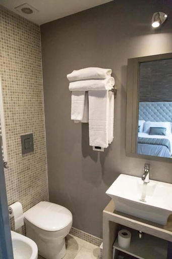 Bathroom 5, Corso Experience, Rome