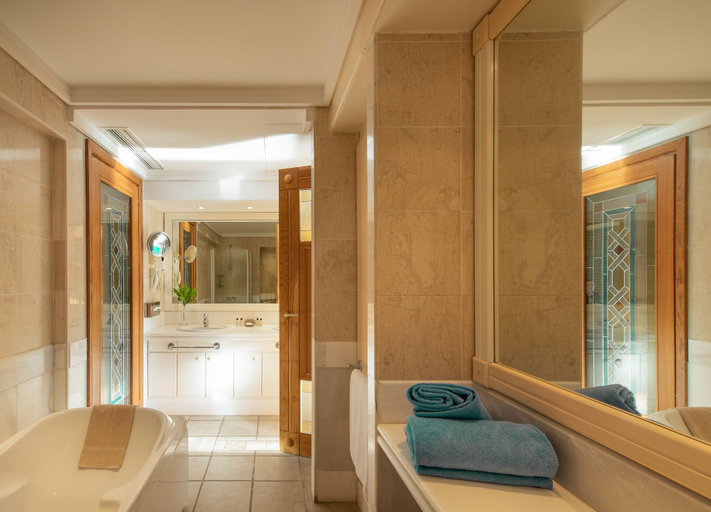 Bathroom 5, Mitsis Royal Mare, Crete