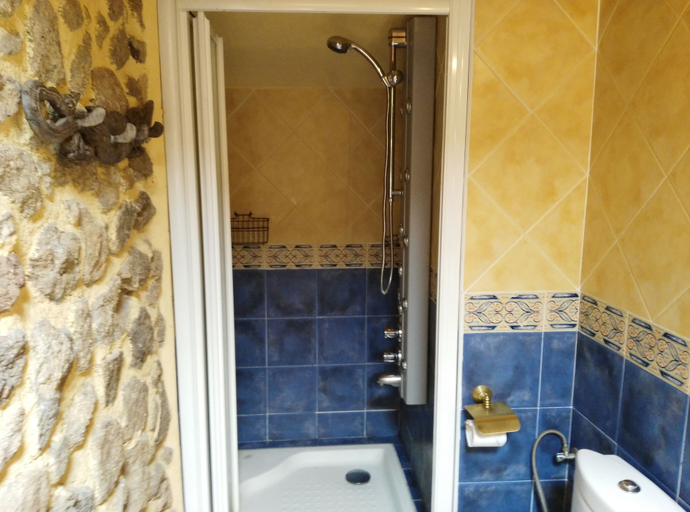 Bathroom 3, Apartamentos Arroyoriquejo, Cáceres