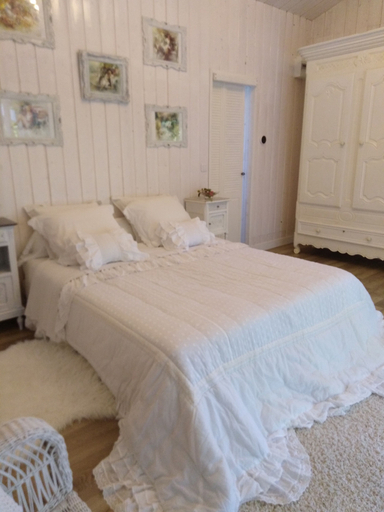 Bedroom 2, Le Moulin des Roses, Somme