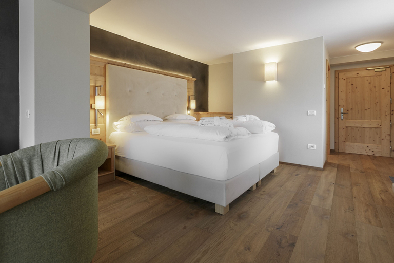 Bedroom 4, Hotel Gran Paradiso, Bolzano