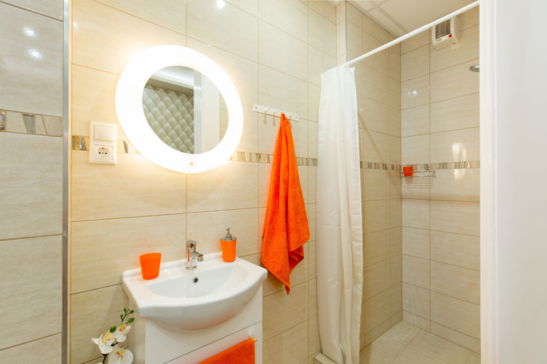 Bathroom 4, Budapest Holiday Colours, Budapesti
