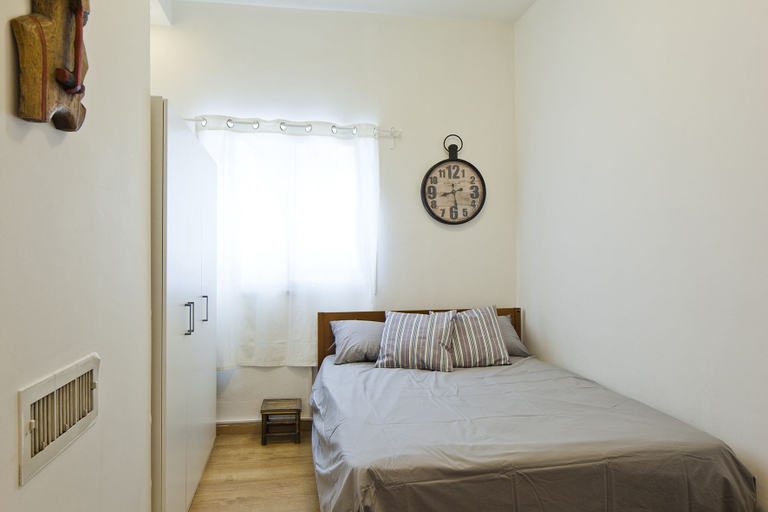 Bedroom 2, TLV Suites Inn
