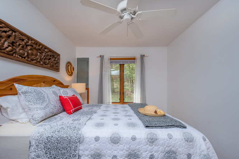 Bedroom 2, Cabin Dreams, Garrett