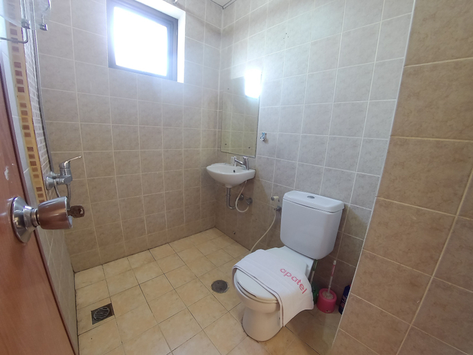 Bathroom 3, Apatel Salemba Residence Lt.25, Central Jakarta