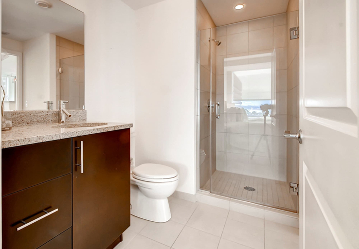 Bathroom 4, Bluebird Suites near National Airport, Arlington