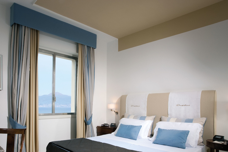 Bedroom 3, Grand Hotel Angiolieri, Napoli