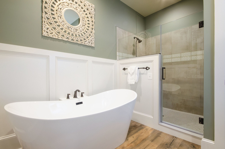Bathroom 4, Hillbrook Inn, Jefferson