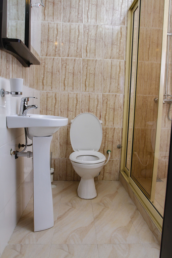 Bathroom 5, HI POINT HOTEL AND SUITES, Oshodi/Isolo
