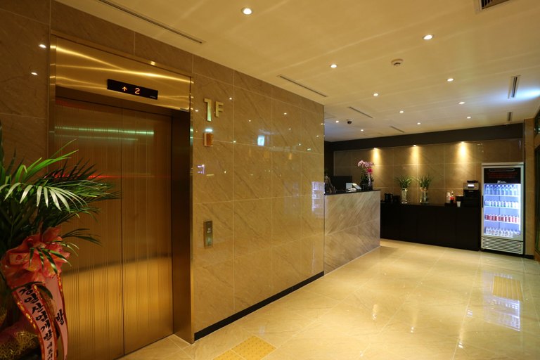Others 5, W Hotel, Jung