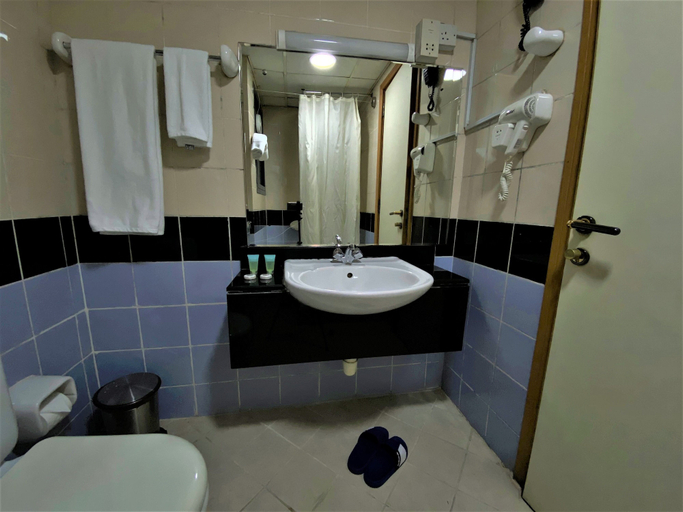 Bathroom 5, Palette San Marino Hotel, Dubai