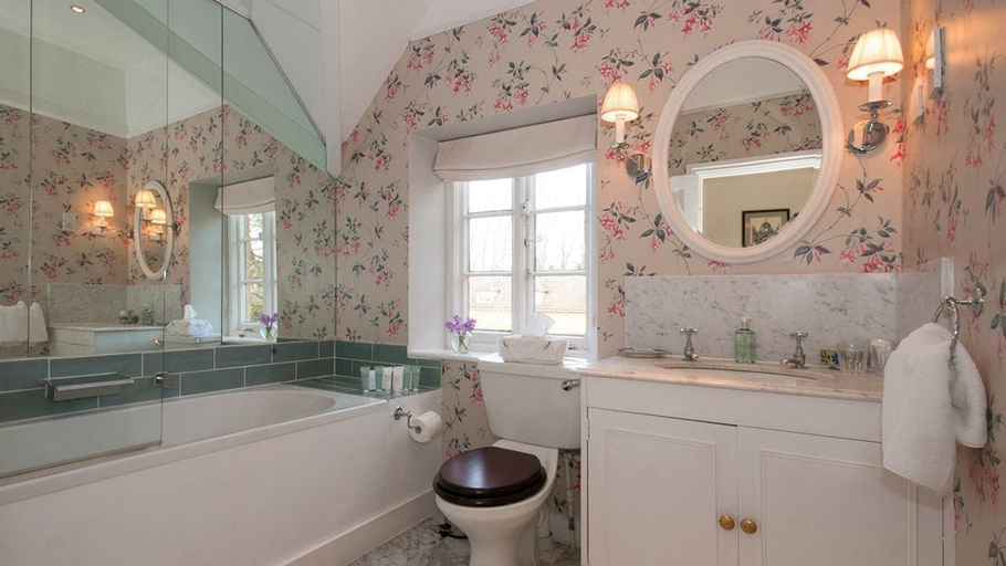 Bathroom 4, Epsom Cottage, Oxfordshire