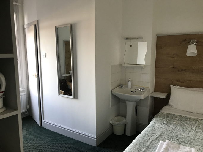 Bathroom 4, Victoria Lodge, Warrington
