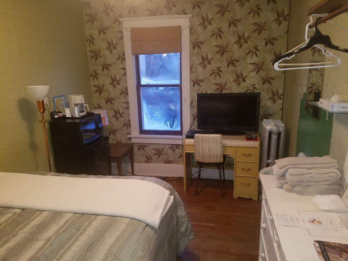 Bedroom 3, The Kempton Hotel, Prairie