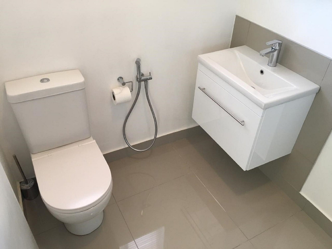 Bathroom 4, Portswood Mews 14 by CTHA, City of Cape Town