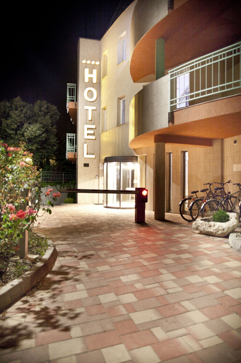 Exterior & Views 2, Hotel Makar Sport & Wellness, Pécs