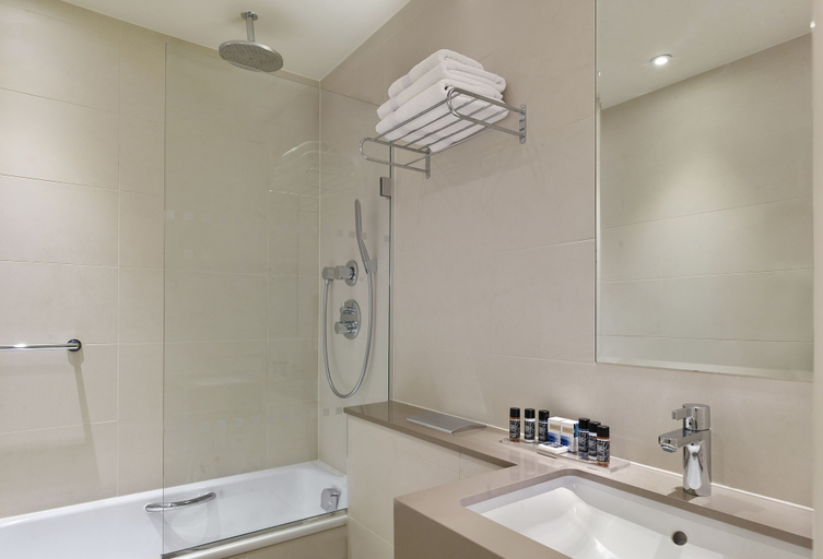 Bathroom 4, Norfolk Towers Paddington Hotel, London
