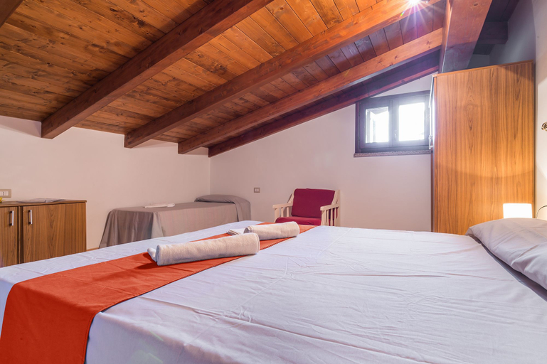 Bedroom 4, AffittaSardegna - Casa Pedra 2, Nuoro