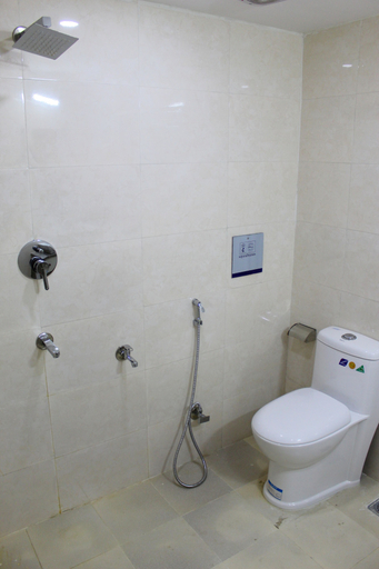 Bathroom 4, Hotel Raj Mahal, Bagmati