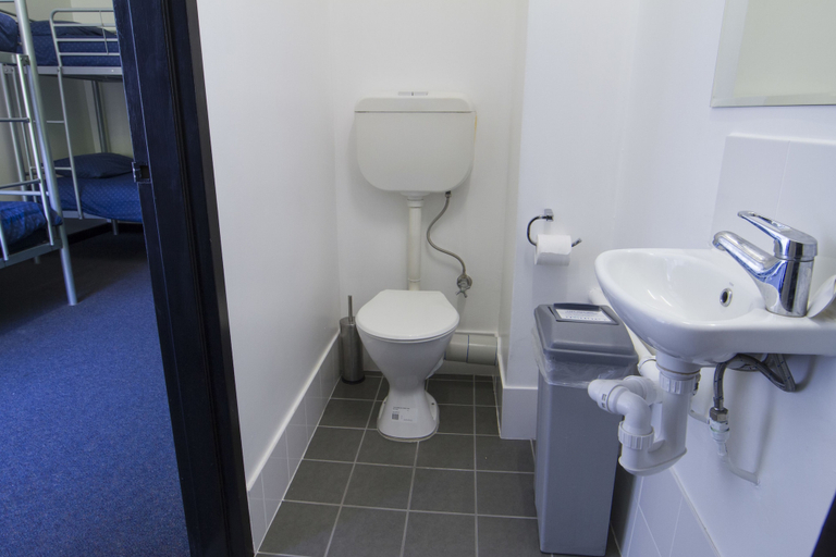 Bathroom 5, Billabong Backpackers Resort, Perth