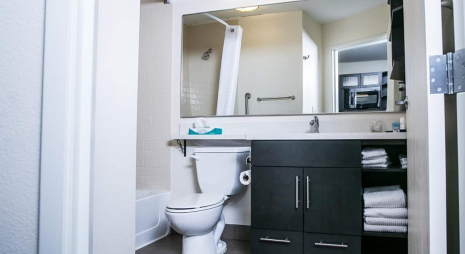 Bathroom 2, Candlewood Suites PEARL, Rankin