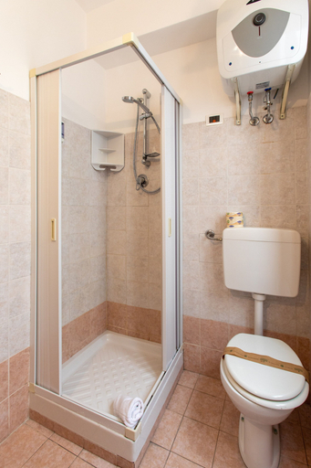 Bathroom 4, Hotel Amarea, Messina