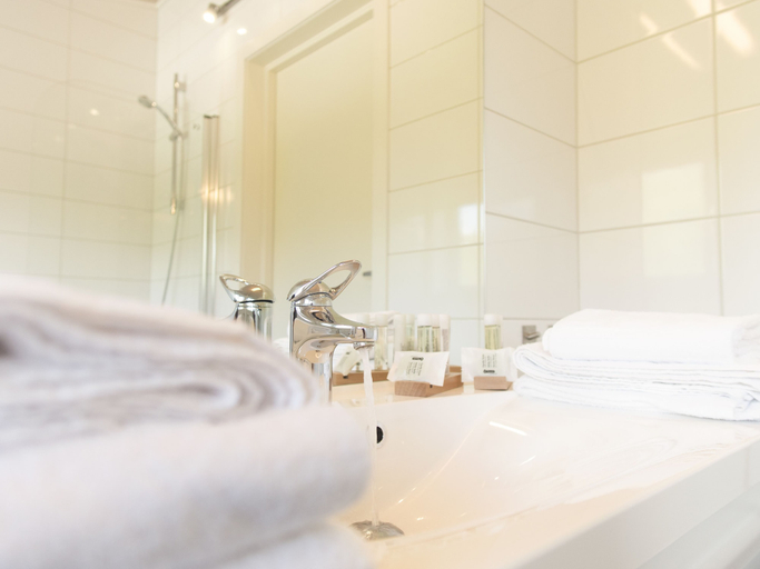 Bathroom 4, Blåtind Boutique Hotel, Stordal