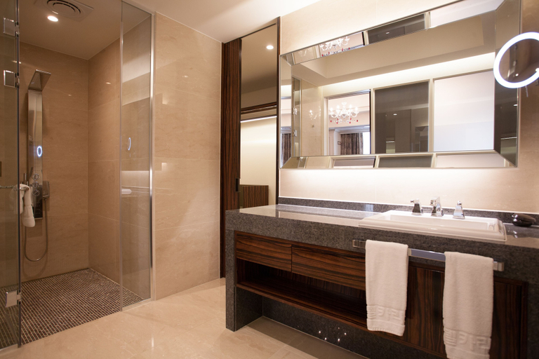 Bathroom 3, Charis Hotel, Gyeyang