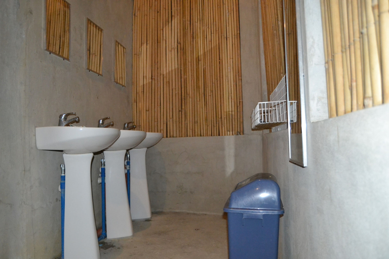 Bathroom 3, Russell Place, San Vicente