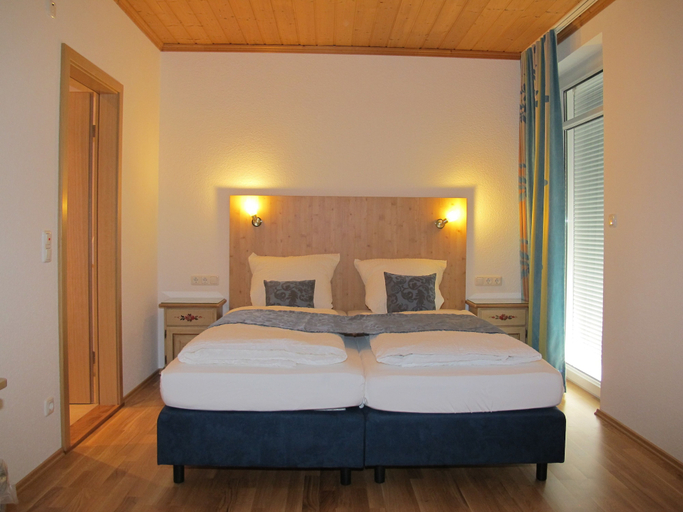 Bedroom 4, Almenrausch und Edelweiss, Garmisch-Partenkirchen