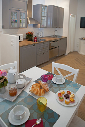 In-room dining 5, Flavourful Flat down Pratello Area - Flat in Bo, Bologna