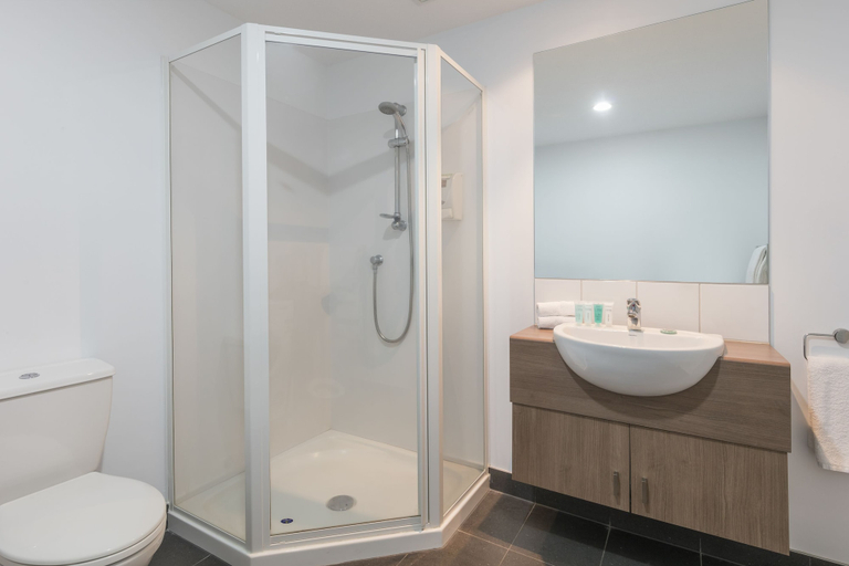 Bathroom 5, Nesuto St Martins Apartment Hotel, Waitakere