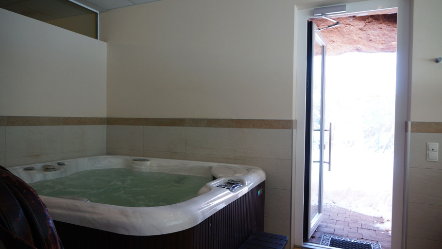 Bathroom 4, Apartment Hotel Christine, Bolzano