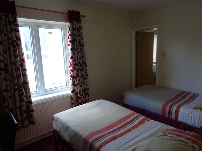Bedroom 4, The Gatwick White House Hotel, Surrey