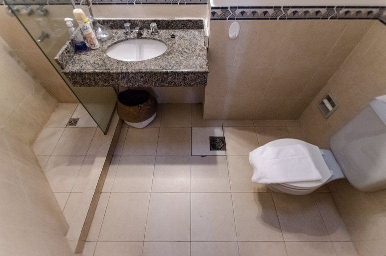 Bathroom, Pop Art Duplex, Asunción