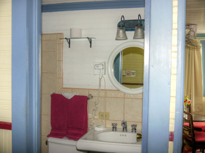 Bathroom 5, Hotel Santo Tomás, San José