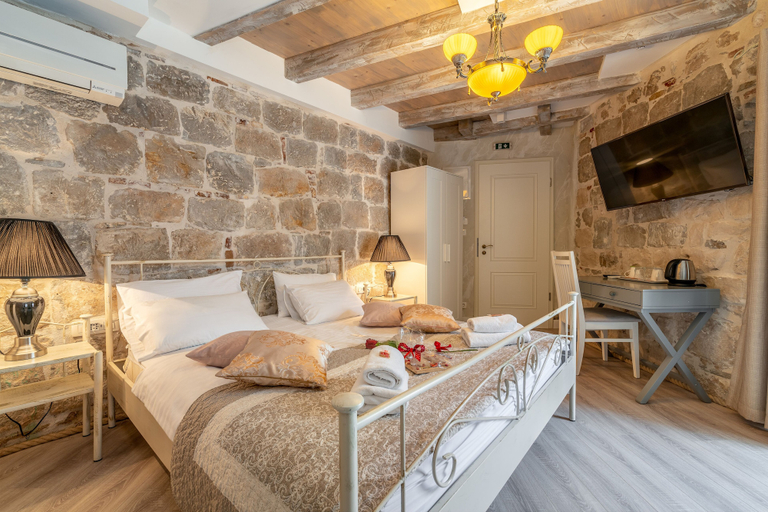 Bedroom 3, Heritage Palace Varos - MAG Quaint & Elegant Boutique Hotels, Split
