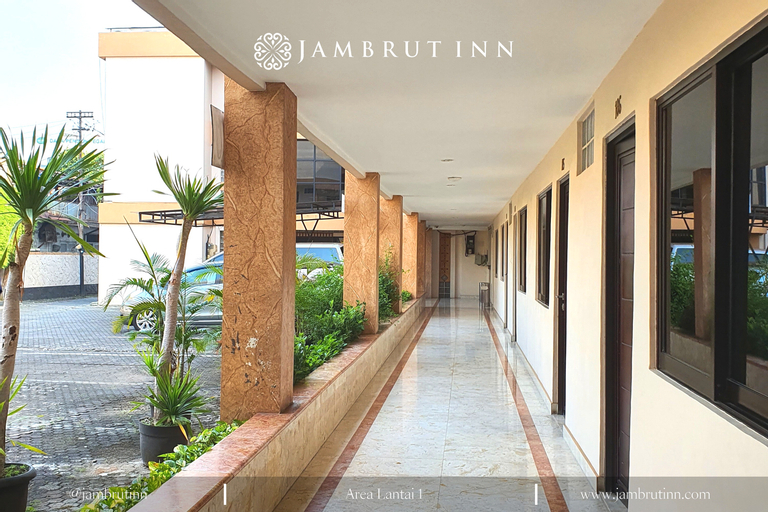 Exterior & Views 17