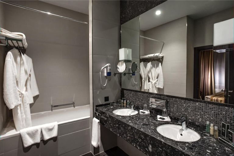 Bathroom 5, Mercure Kyiv Congress, Solomians'kyi
